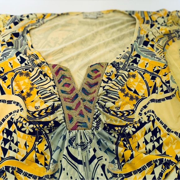 Live and Let Live Woman's Pull Over Size 2X Embellished V Neck Yellow Geometric - Picture 11 of 16